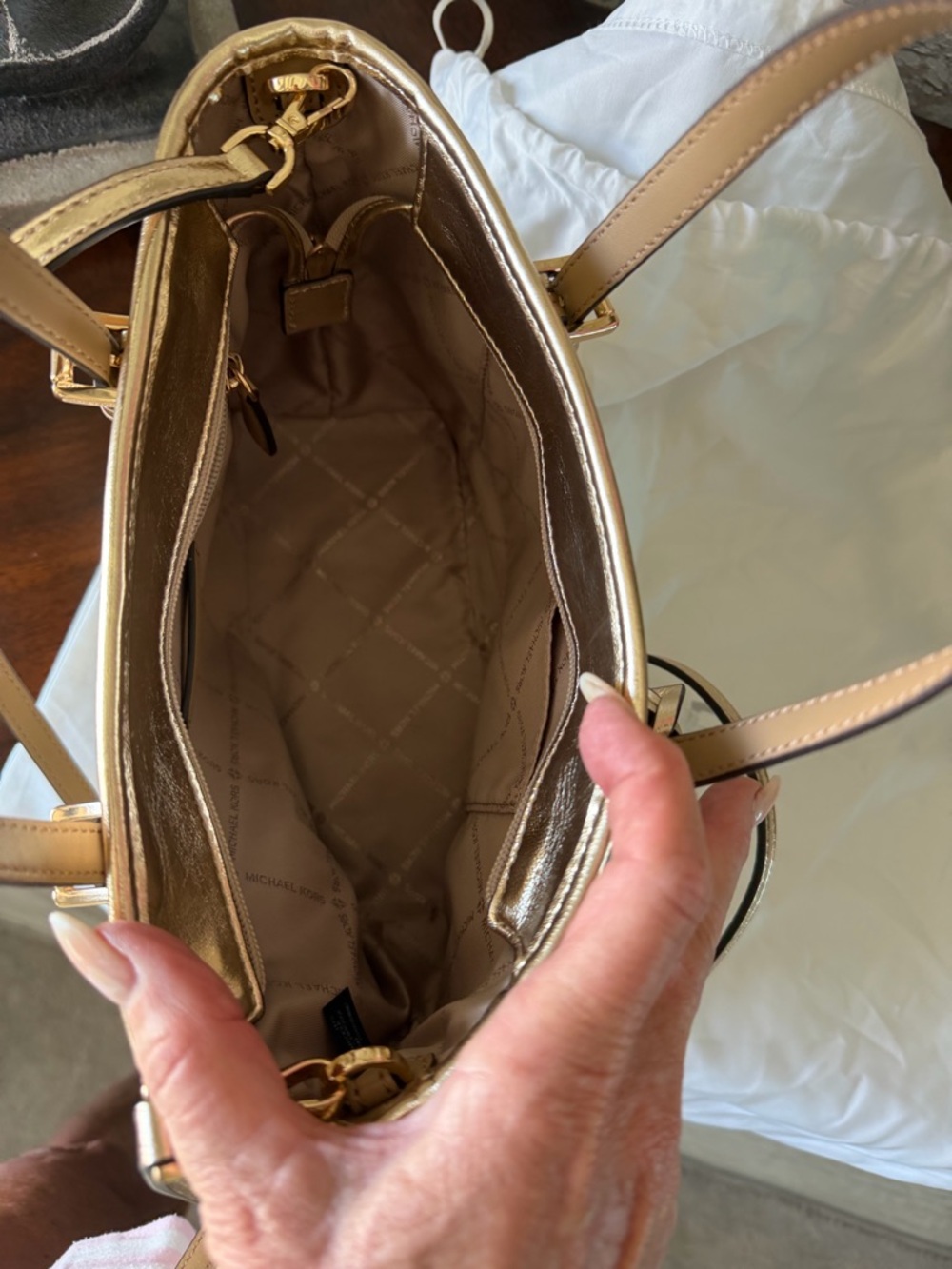 Michael Kors Metallic Gold Leather Tote with Crossbody Strap - Picture 3 of 7